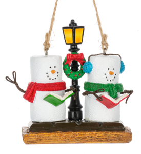 Smore Caroler Ornament with Lamppost