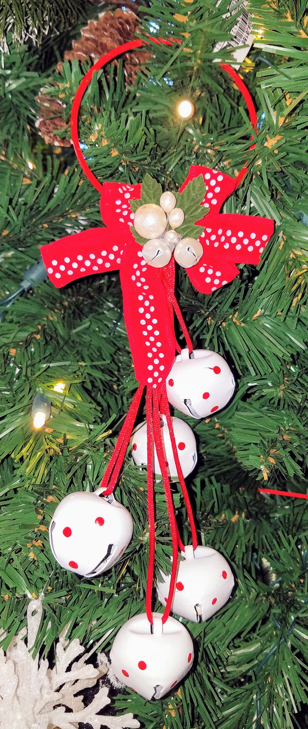 Door hanger w white bells/red bow 10