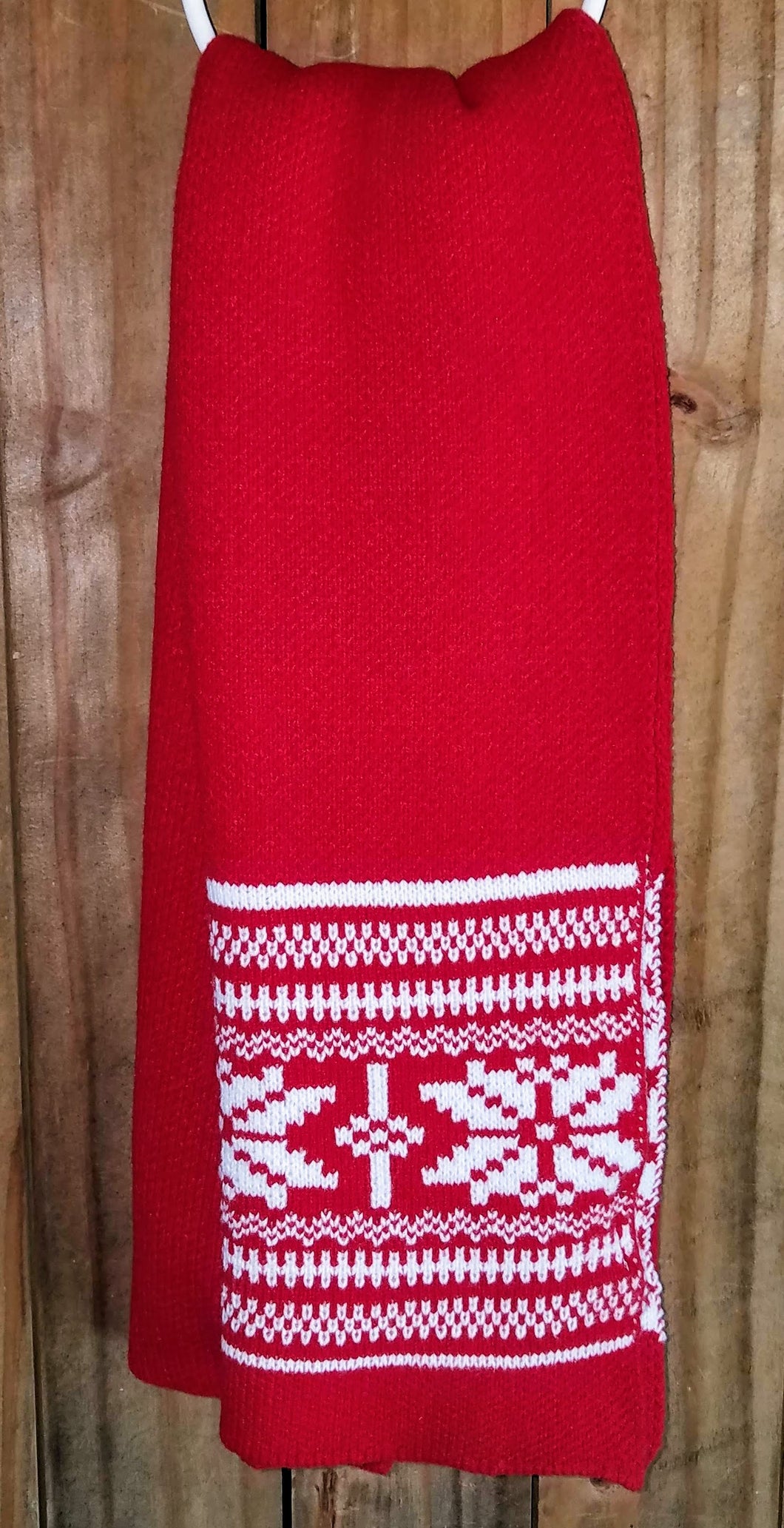 Polyester scarf red w snowflakes 70