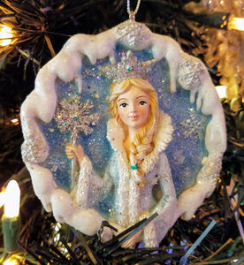 Round disk ornament blue/white w princess resin 4"