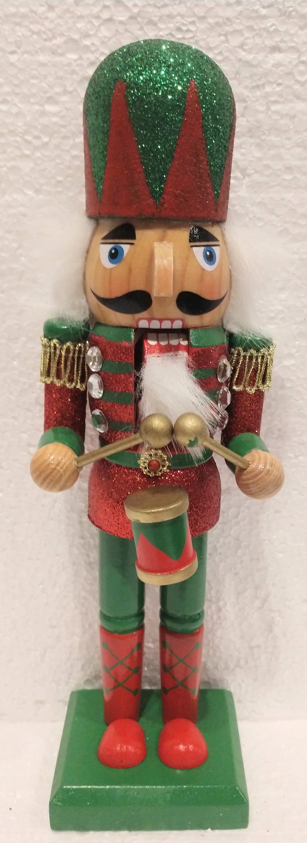 Green/Red nutcracker with drum 10